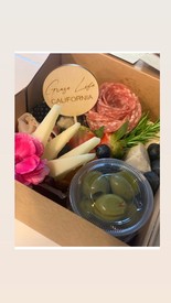 Individual charcuterie board (minimum of 6 or more)